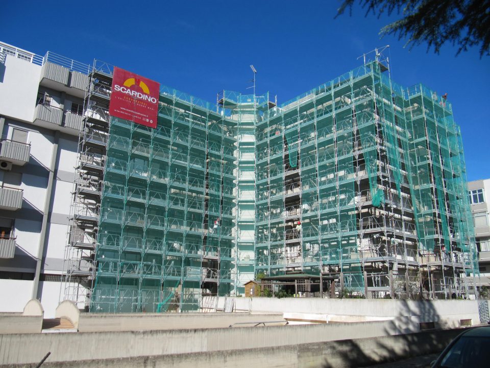 Condominio-Mimosa-Lecce-ponteggio-Scardino-Costruzioni
