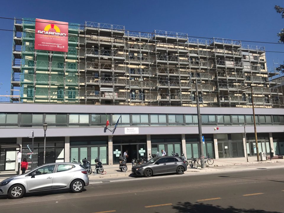 Ristrutturazione-agenzia-delle-entrate-Lecce-condominio-immobiliare-casto-Scardino-Costruzioni-Lecce-ponteggio-1b