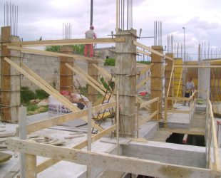 Costruzione-lotto-appartamenti-Lecce-Scardino-Costruzioni-gettata-pilastri-piano-terra-1
