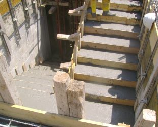 Costruzione-lotto-appartamenti-Lecce-Scardino-Costruzioni-gettata-scala-seminterrato-2