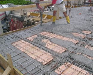 Costruzione-lotto-appartamenti-Lecce-Scardino-Costruzioni-gettata-solaio-piano-terra-1